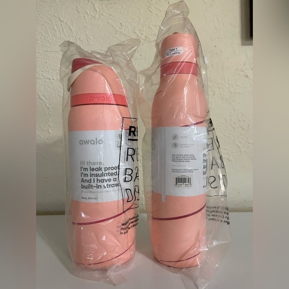 Owala Candy Cane Lane Bundle - 32oz FreeSip and 24oz FreeSip Twist - Picture 2 of 6